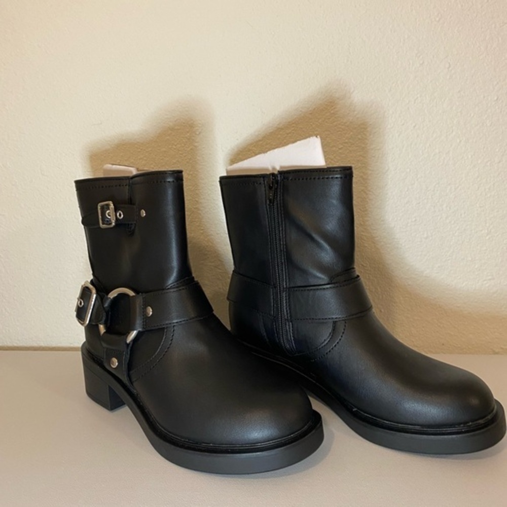 Universal Thread Black Ankle Boots